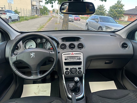Peugeot 308 SW 11 of 12