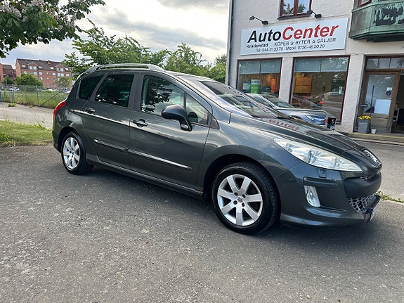 Peugeot 308 SW 2 of 5