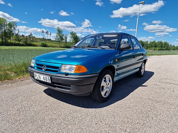 Opel Astra 2 of 5
