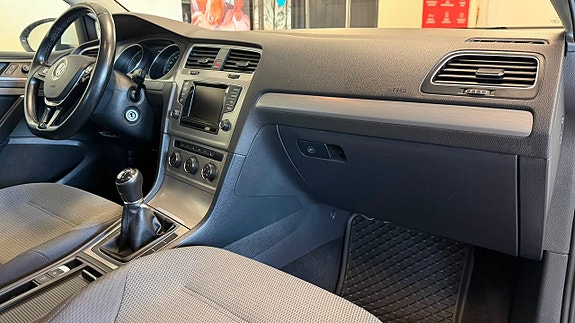Volkswagen Golf VII 16 of 18