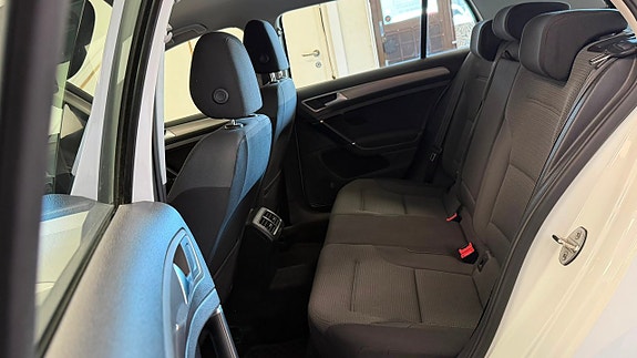 Volkswagen Golf VII 9 of 18