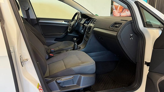 Volkswagen Golf VII 17 of 18