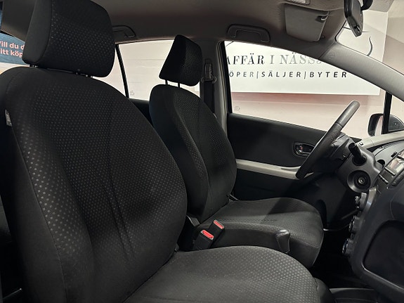 Toyota Yaris 17 of 22