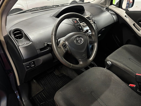 Toyota Yaris 14 of 22