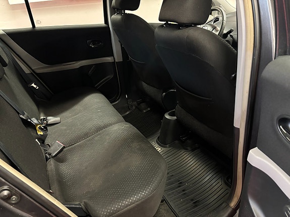 Toyota Yaris 19 of 22
