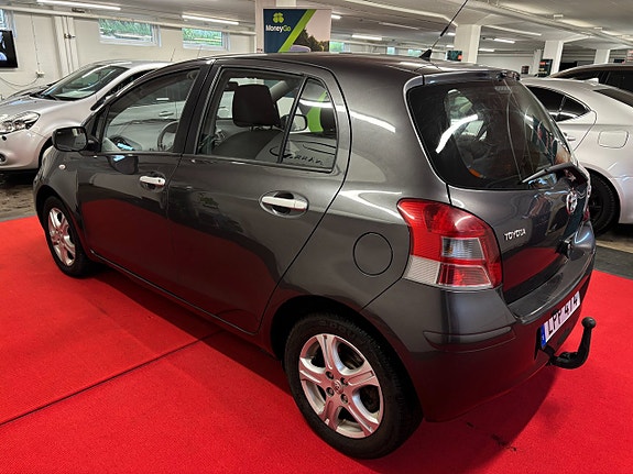 Toyota Yaris 5 of 22