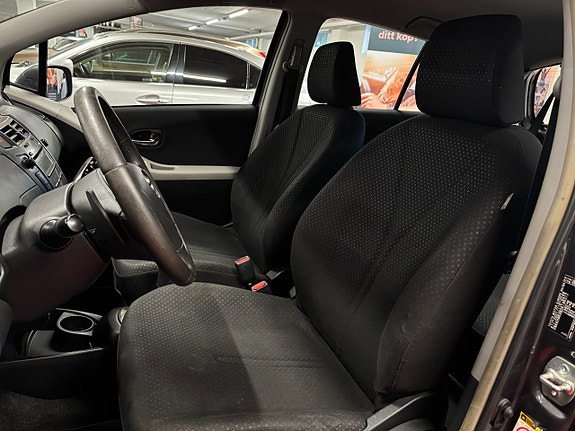 Toyota Yaris 18 of 22