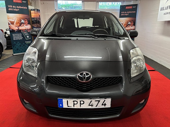 Toyota Yaris 2 of 22