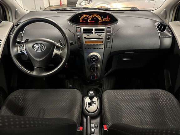 Toyota Yaris 15 of 22