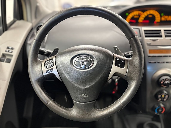 Toyota Yaris 10 of 22