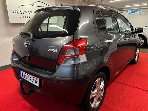 Toyota Yaris 8 of 22