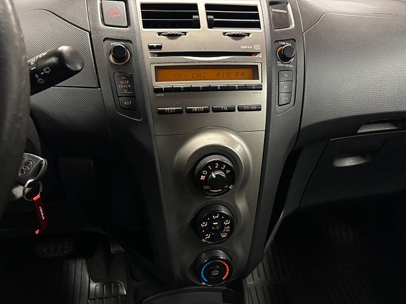 Toyota Yaris 12 of 22