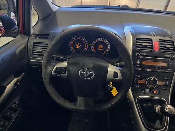 Toyota Auris 12 of 20