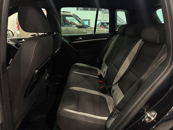 Volkswagen Tiguan 12 of 21