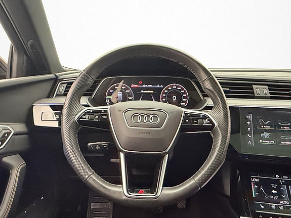 Audi e-tron Sportback 28 of 30