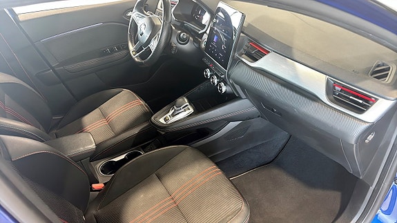 Renault Captur 3 of 5