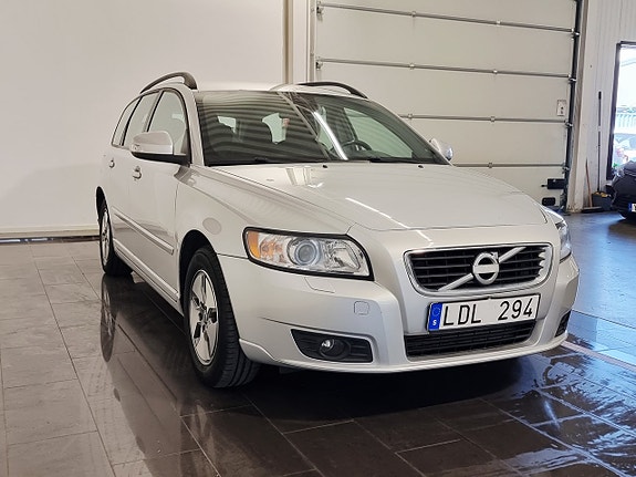 Volvo V50 4 of 21