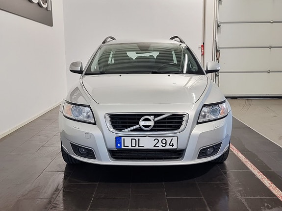 Volvo V50 3 of 21