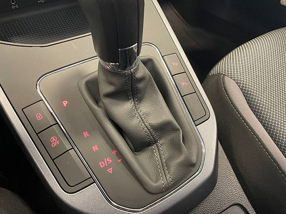 Seat Arona 22 of 24