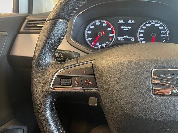 Seat Arona 18 of 24