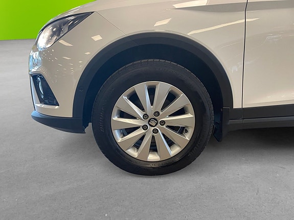 Seat Arona 8 of 24