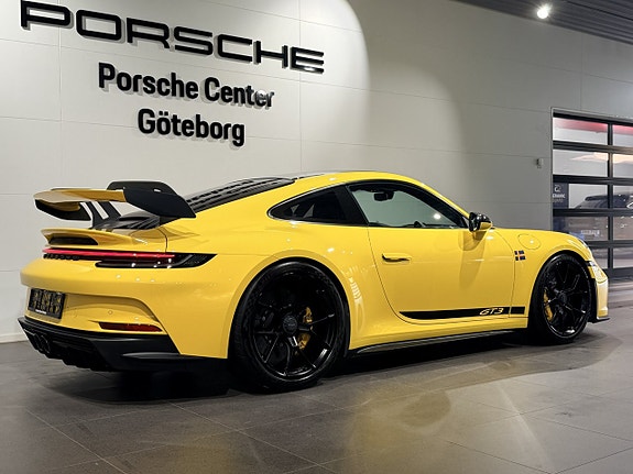 Porsche 911 GT3 4 of 5