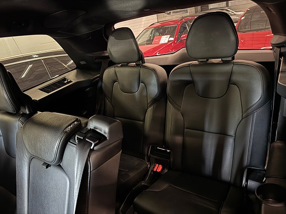 Volvo XC90 13 of 22