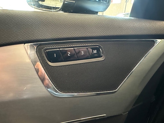Volvo XC90 11 of 22