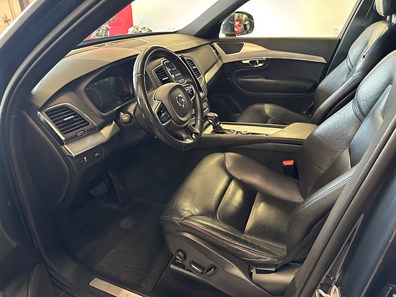 Volvo XC90 9 of 22