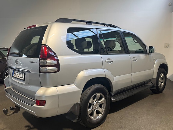 Toyota Land Cruiser 6 of 8