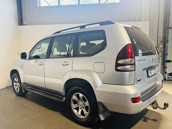Toyota Land Cruiser 5 of 5