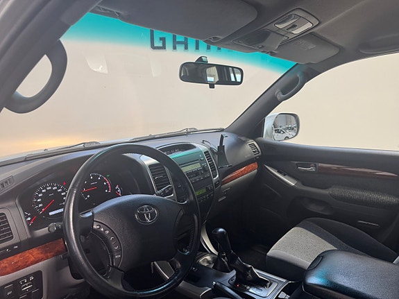Toyota Land Cruiser 7 of 8