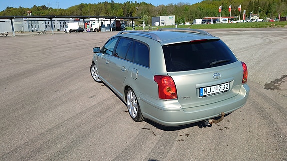 Toyota Avensis 3 of 5