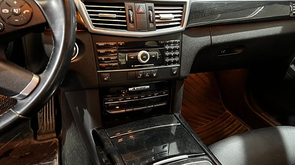 Mercedes-Benz E350 12 of 15