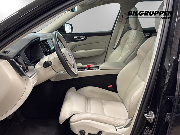Volvo XC60 8 of 19