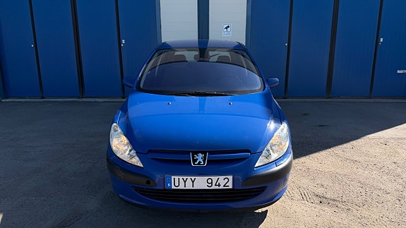 Peugeot 307 2 of 5