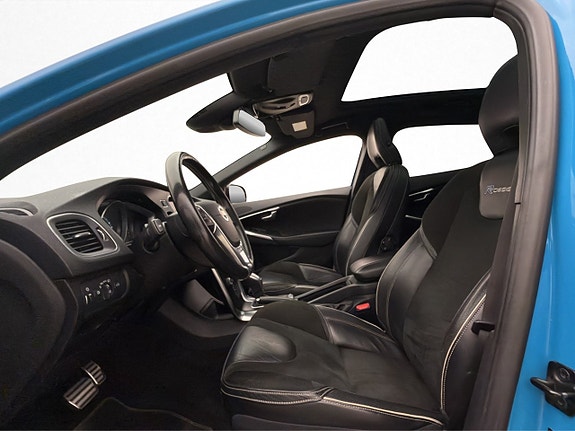 Volvo V40 11 of 30