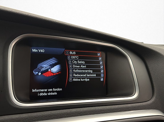 Volvo V40 23 of 30