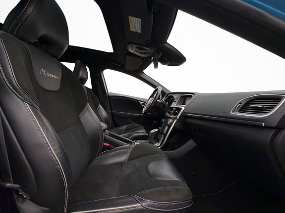 Volvo V40 27 of 30