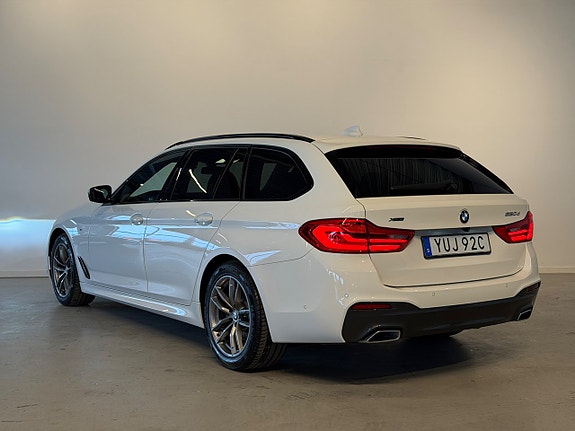 BMW 520d 4 of 5