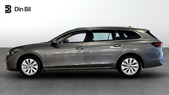 Volkswagen Passat 3 of 5