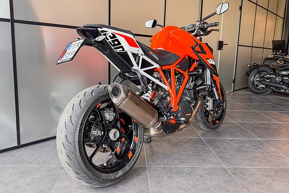 KTM 1290 Super Duke R 4 of 5