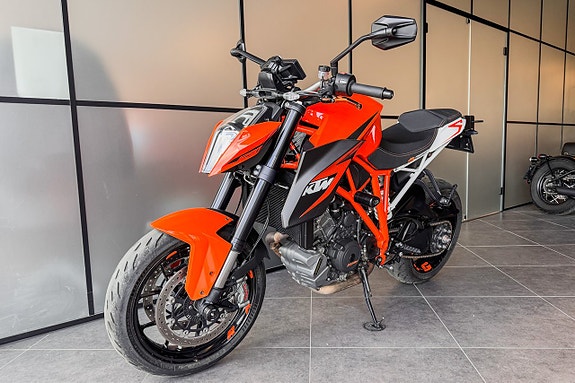 KTM 1290 Super Duke R 2 of 5