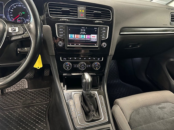 Volkswagen Golf VII 11 of 13