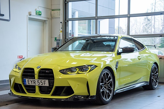 BMW M4 4 of 5
