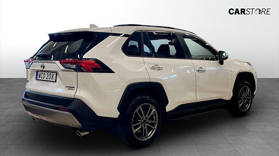 Toyota RAV4 2 of 13