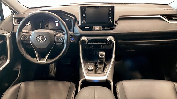 Toyota RAV4 4 of 13