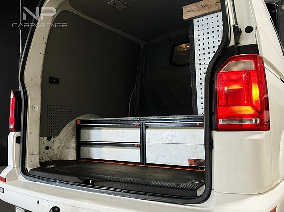 Volkswagen Transporter 13 of 26