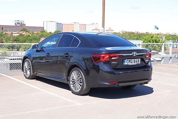 Toyota Avensis 4 of 5