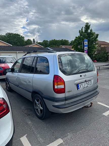 Opel Zafira 2 of 5